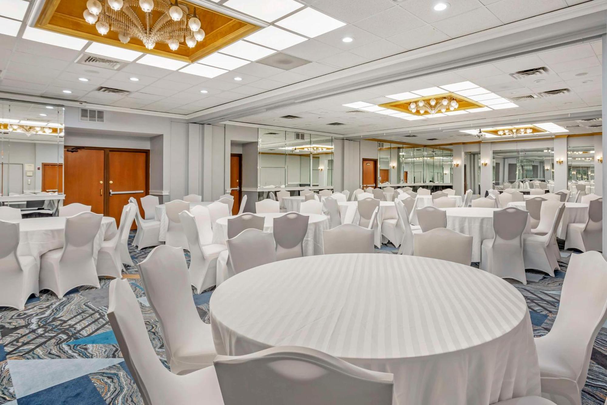 东布伦瑞克戴斯酒店及会议中心 东布朗士维克 外观 照片